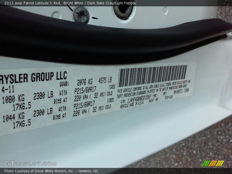 Bright White / Dark Slate Gray/Light Pebble 2011 Jeep Patriot Latitude X 4x4