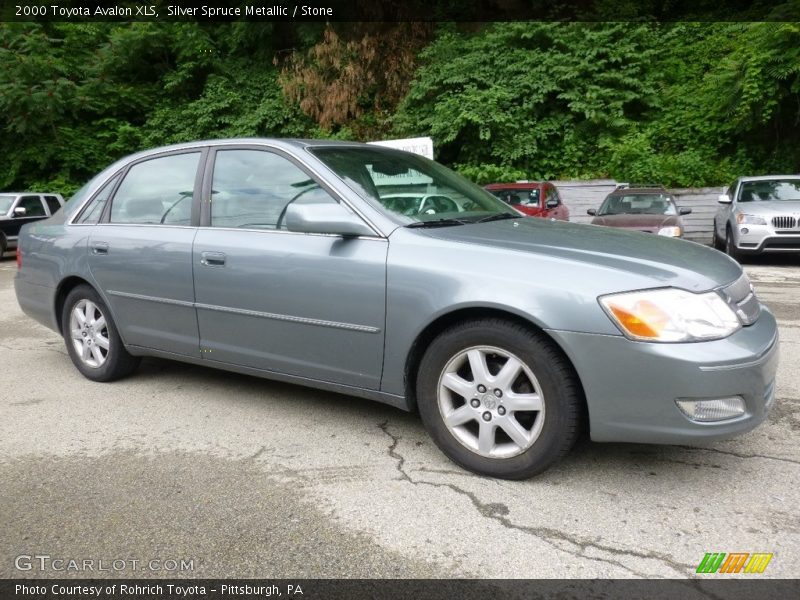 Front 3/4 View of 2000 Avalon XLS