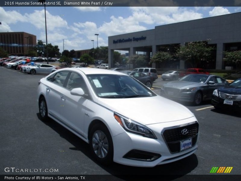 Diamond White Pearl / Gray 2016 Hyundai Sonata Hybrid SE