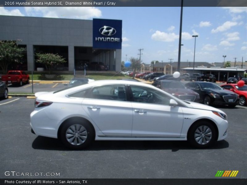 Diamond White Pearl / Gray 2016 Hyundai Sonata Hybrid SE