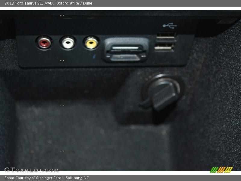 Oxford White / Dune 2013 Ford Taurus SEL AWD