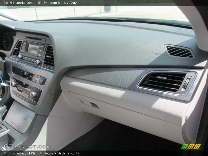 Phantom Black / Gray 2016 Hyundai Sonata SE
