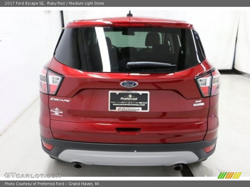 Ruby Red / Medium Light Stone 2017 Ford Escape SE