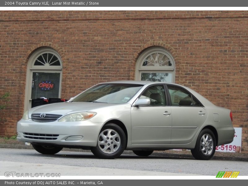 Lunar Mist Metallic / Stone 2004 Toyota Camry XLE