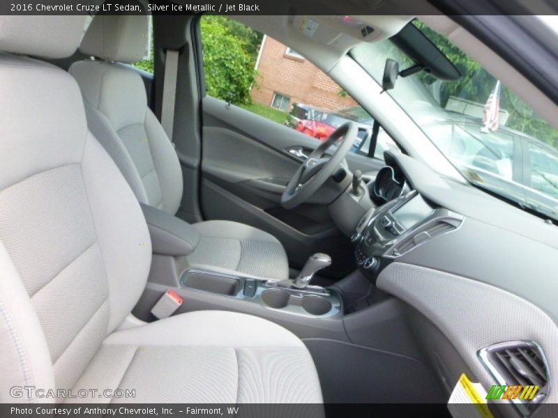 Silver Ice Metallic / Jet Black 2016 Chevrolet Cruze LT Sedan