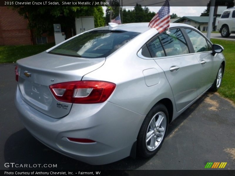 Silver Ice Metallic / Jet Black 2016 Chevrolet Cruze LT Sedan