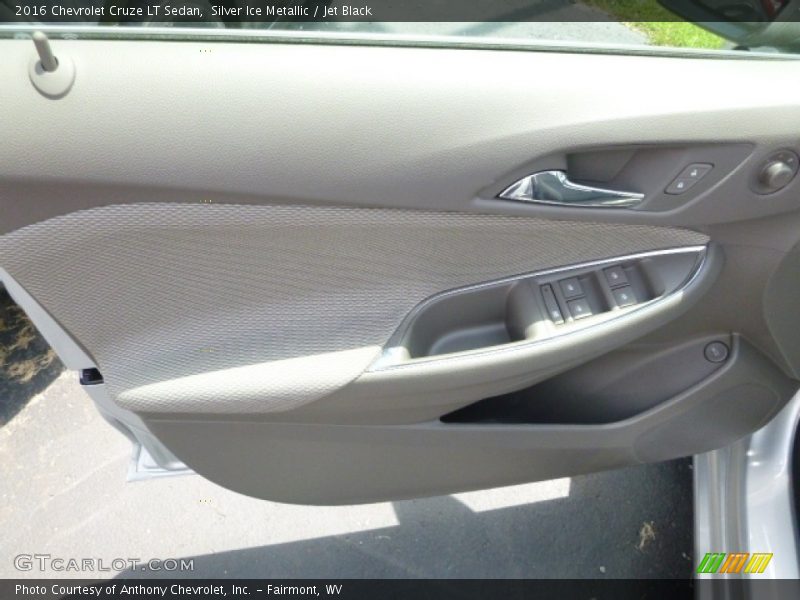 Silver Ice Metallic / Jet Black 2016 Chevrolet Cruze LT Sedan