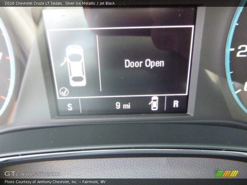 Silver Ice Metallic / Jet Black 2016 Chevrolet Cruze LT Sedan