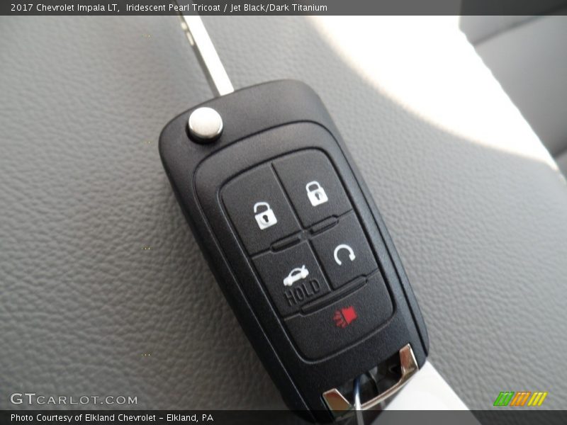 Iridescent Pearl Tricoat / Jet Black/Dark Titanium 2017 Chevrolet Impala LT
