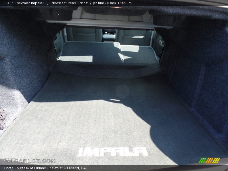 Iridescent Pearl Tricoat / Jet Black/Dark Titanium 2017 Chevrolet Impala LT
