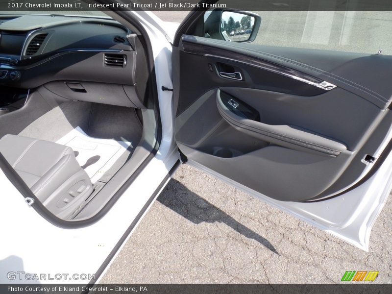 Iridescent Pearl Tricoat / Jet Black/Dark Titanium 2017 Chevrolet Impala LT