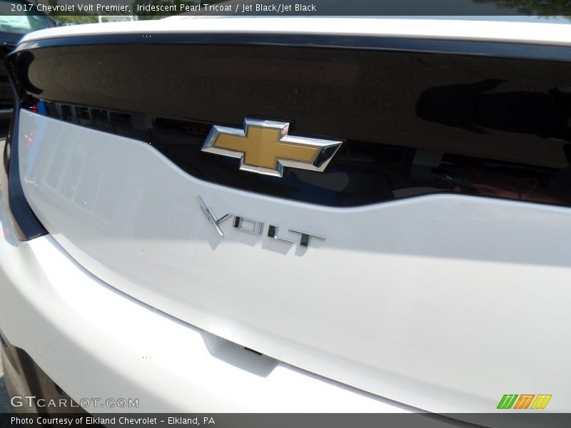 Iridescent Pearl Tricoat / Jet Black/Jet Black 2017 Chevrolet Volt Premier