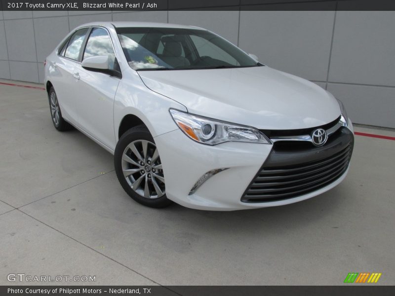 Blizzard White Pearl / Ash 2017 Toyota Camry XLE