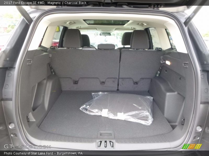 Magnetic / Charcoal Black 2017 Ford Escape SE 4WD