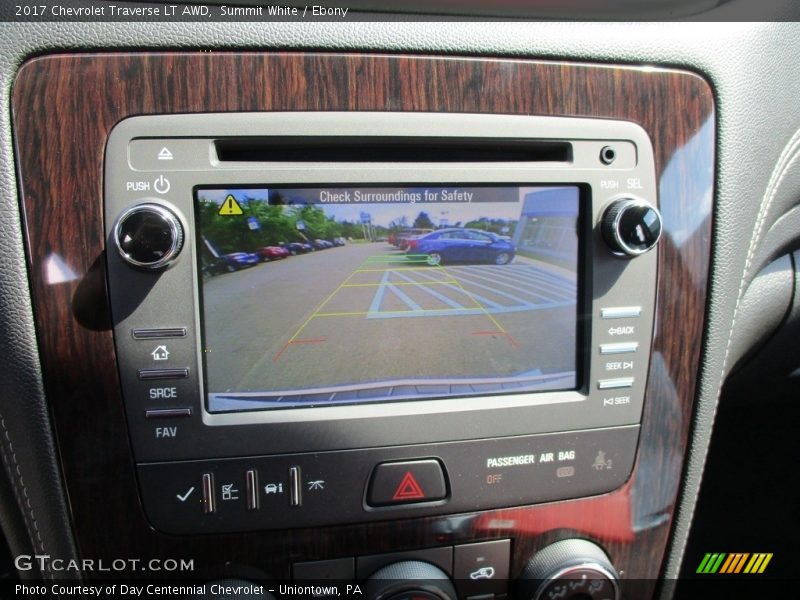 Summit White / Ebony 2017 Chevrolet Traverse LT AWD