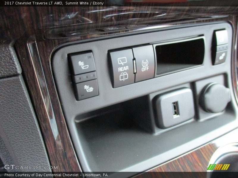 Summit White / Ebony 2017 Chevrolet Traverse LT AWD