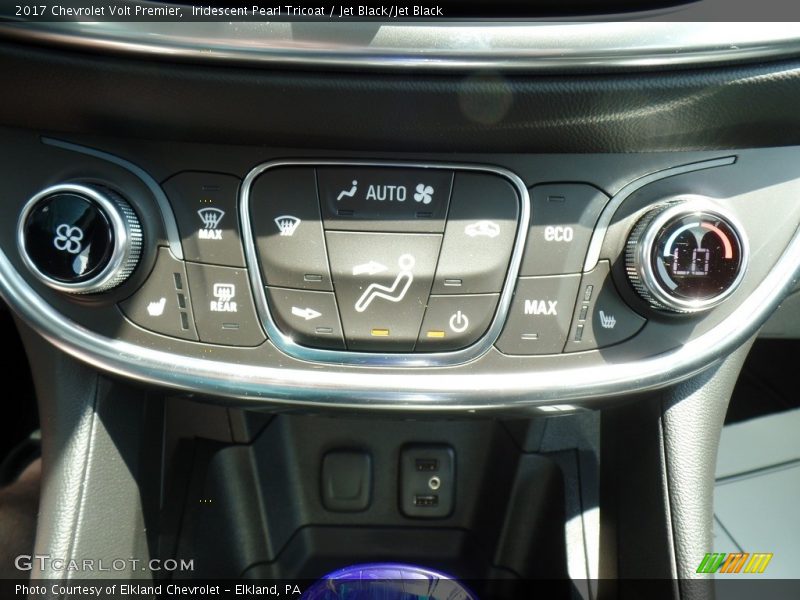 Controls of 2017 Volt Premier
