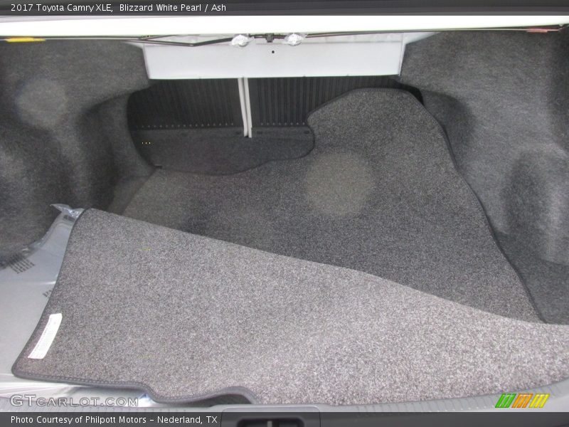 Blizzard White Pearl / Ash 2017 Toyota Camry XLE