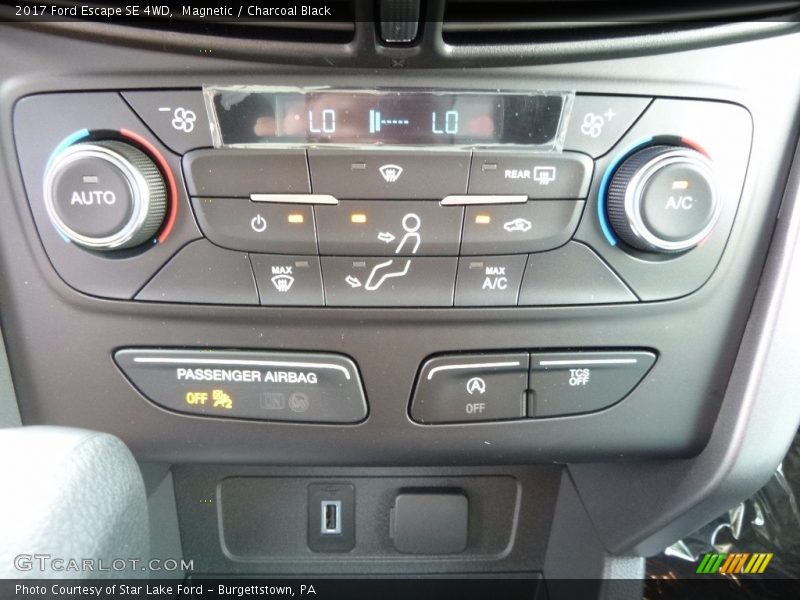 Magnetic / Charcoal Black 2017 Ford Escape SE 4WD