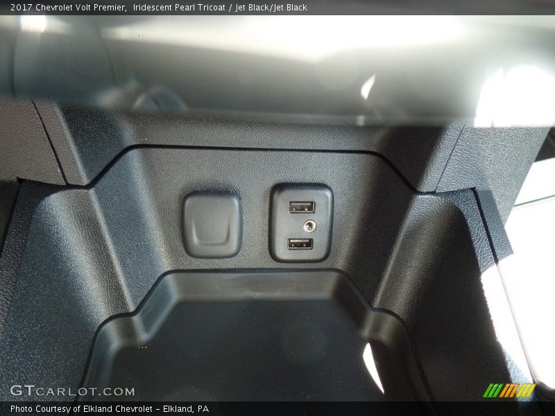 Iridescent Pearl Tricoat / Jet Black/Jet Black 2017 Chevrolet Volt Premier