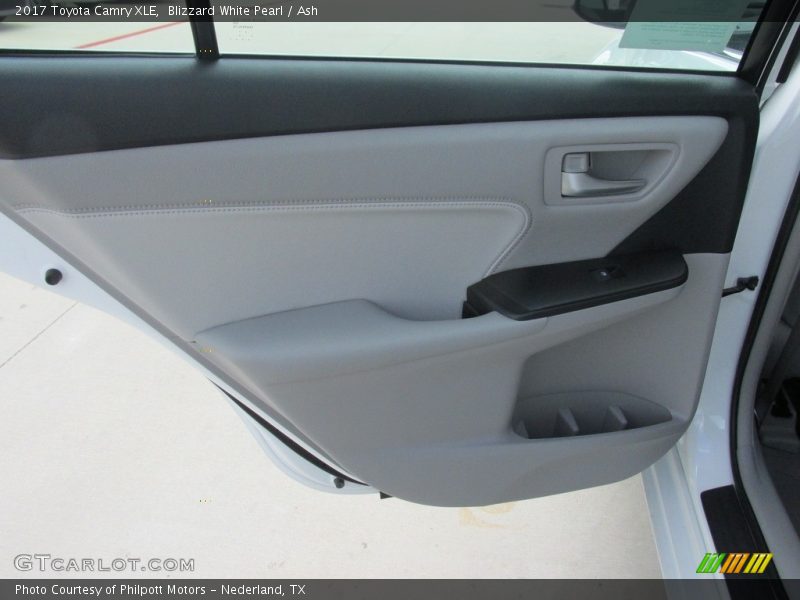 Blizzard White Pearl / Ash 2017 Toyota Camry XLE