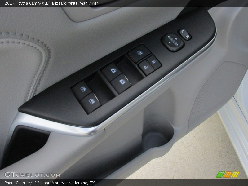 Blizzard White Pearl / Ash 2017 Toyota Camry XLE