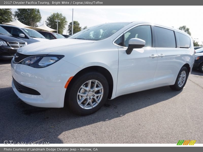Bright White / Cognac/Alloy/Toffee 2017 Chrysler Pacifica Touring