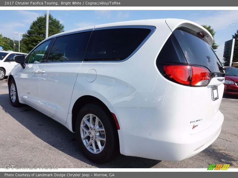 Bright White / Cognac/Alloy/Toffee 2017 Chrysler Pacifica Touring