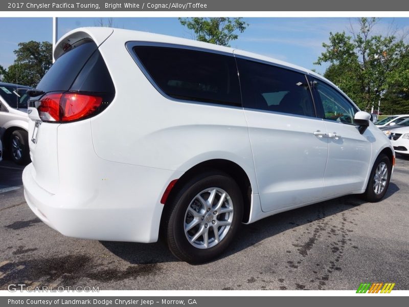Bright White / Cognac/Alloy/Toffee 2017 Chrysler Pacifica Touring