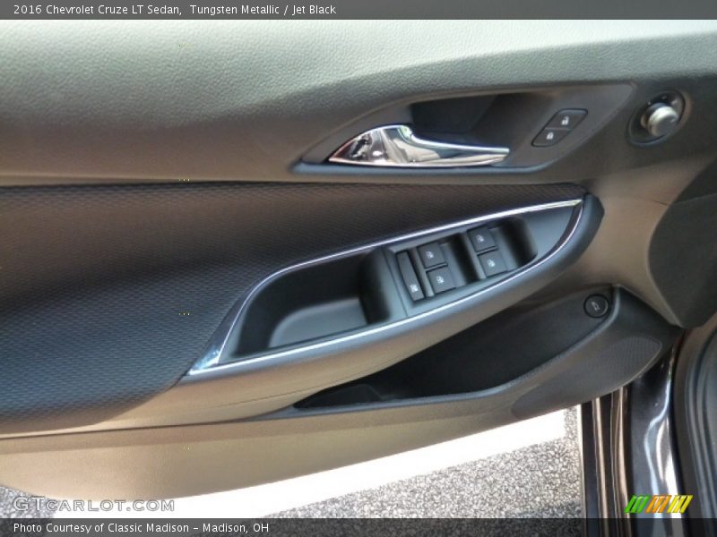 Tungsten Metallic / Jet Black 2016 Chevrolet Cruze LT Sedan