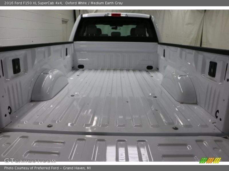 Oxford White / Medium Earth Gray 2016 Ford F150 XL SuperCab 4x4