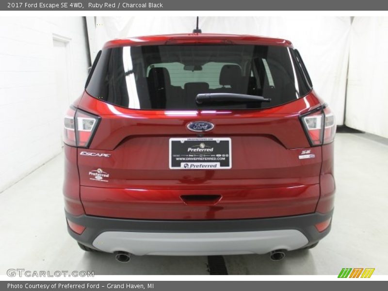 Ruby Red / Charcoal Black 2017 Ford Escape SE 4WD