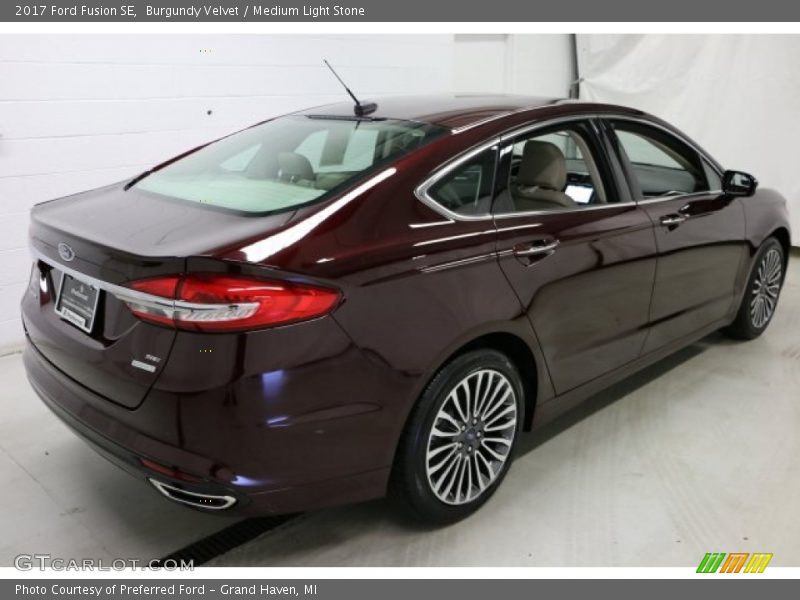 Burgundy Velvet / Medium Light Stone 2017 Ford Fusion SE