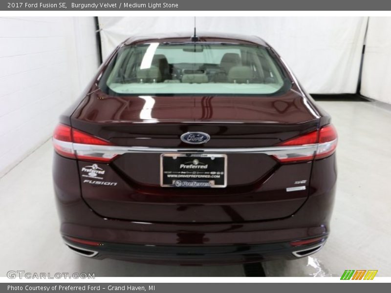 Burgundy Velvet / Medium Light Stone 2017 Ford Fusion SE