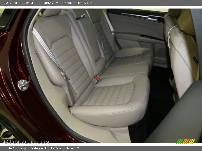 Burgundy Velvet / Medium Light Stone 2017 Ford Fusion SE