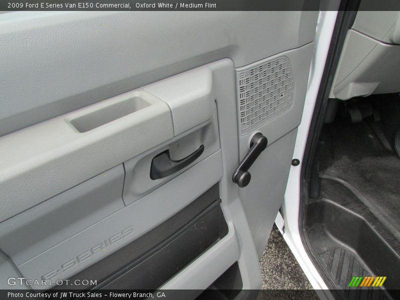 Oxford White / Medium Flint 2009 Ford E Series Van E150 Commercial