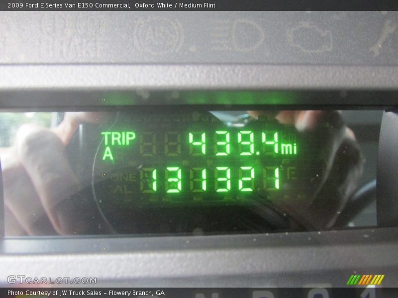 Oxford White / Medium Flint 2009 Ford E Series Van E150 Commercial