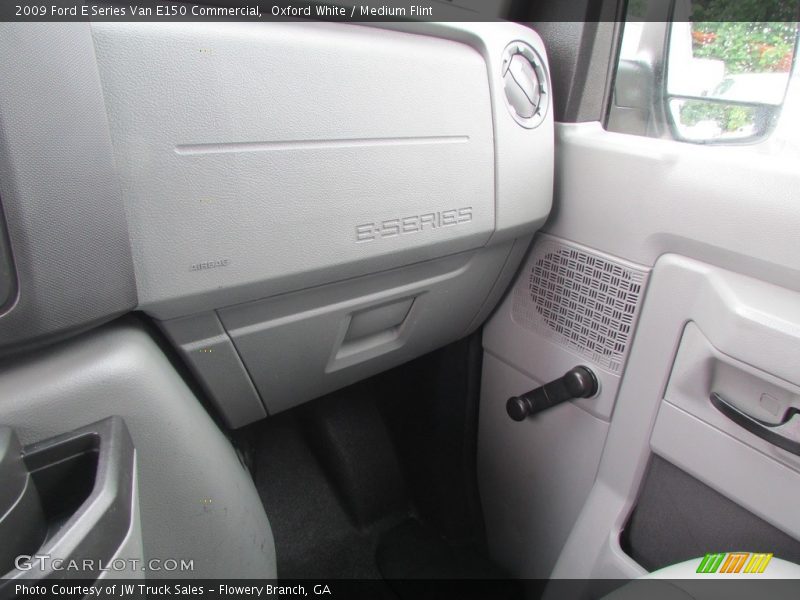 Oxford White / Medium Flint 2009 Ford E Series Van E150 Commercial