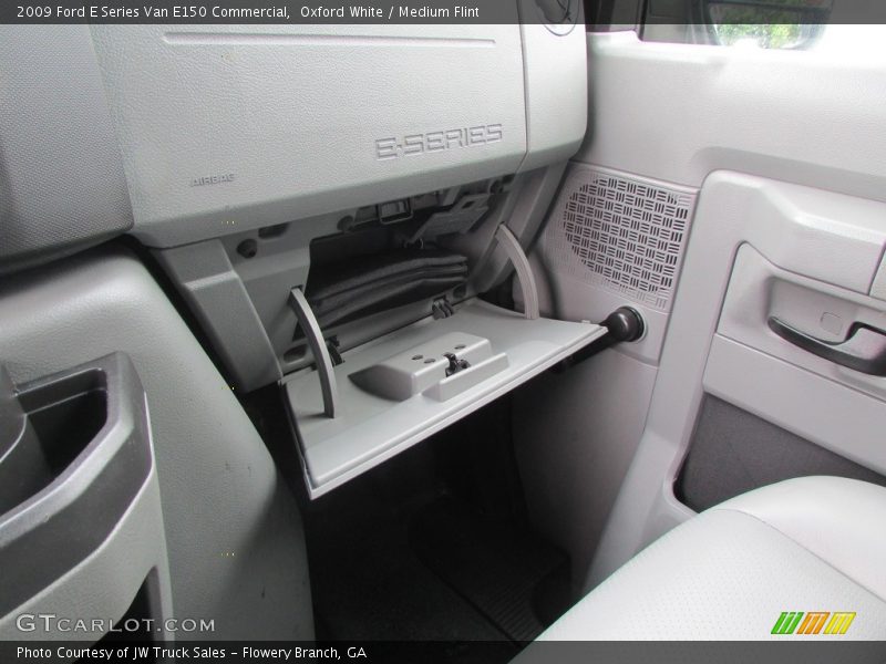 Oxford White / Medium Flint 2009 Ford E Series Van E150 Commercial