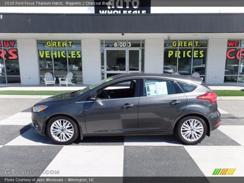 Magnetic / Charcoal Black 2016 Ford Focus Titanium Hatch