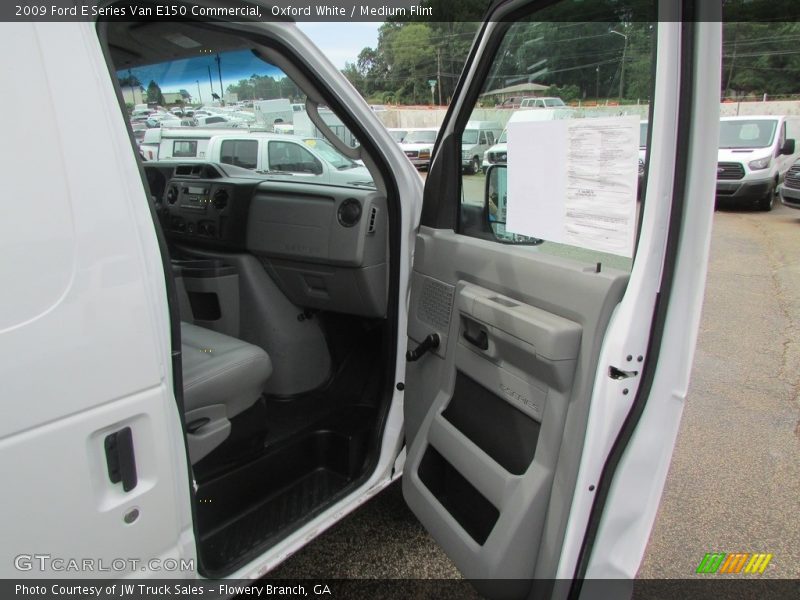 Oxford White / Medium Flint 2009 Ford E Series Van E150 Commercial
