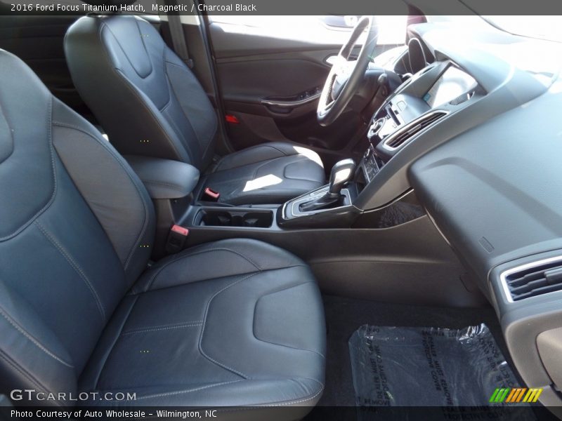 Magnetic / Charcoal Black 2016 Ford Focus Titanium Hatch