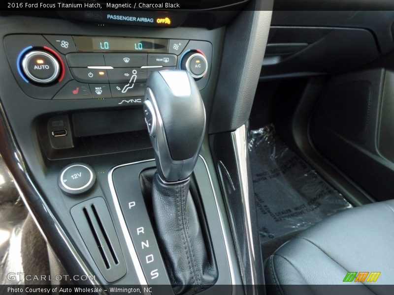 Magnetic / Charcoal Black 2016 Ford Focus Titanium Hatch