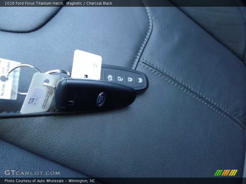 Magnetic / Charcoal Black 2016 Ford Focus Titanium Hatch
