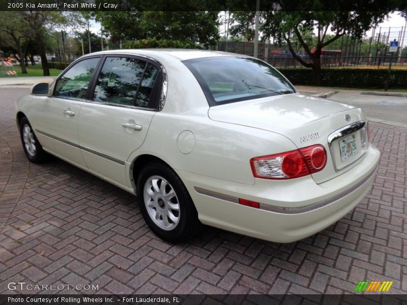 Pearl White / Gray 2005 Kia Amanti