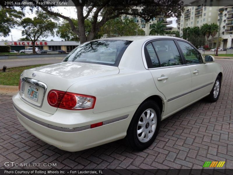 Pearl White / Gray 2005 Kia Amanti