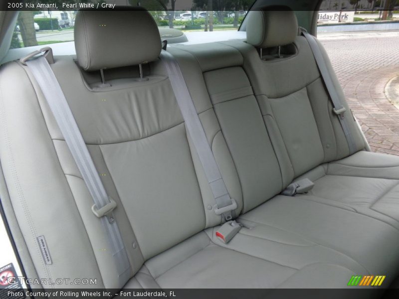 Pearl White / Gray 2005 Kia Amanti