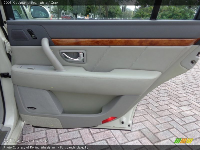 Pearl White / Gray 2005 Kia Amanti