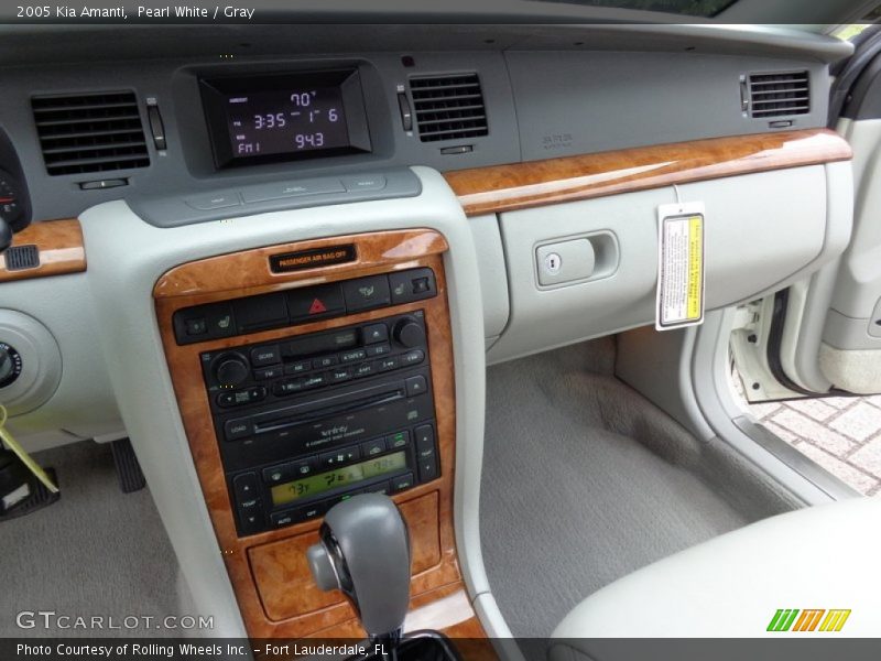Pearl White / Gray 2005 Kia Amanti