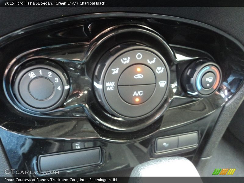 Green Envy / Charcoal Black 2015 Ford Fiesta SE Sedan